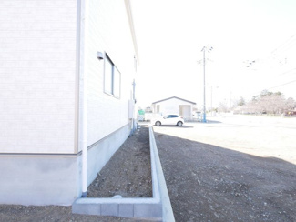 【外観】 | 中央市成島 新築戸建全3棟 3号棟 車並列2台+広いお庭