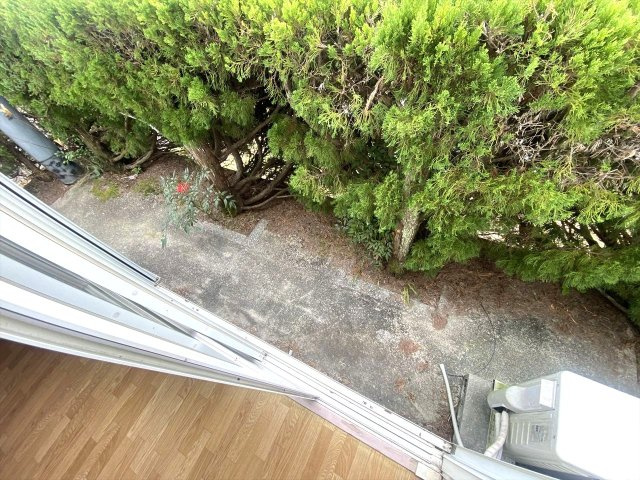 学のまどいのバルコニー