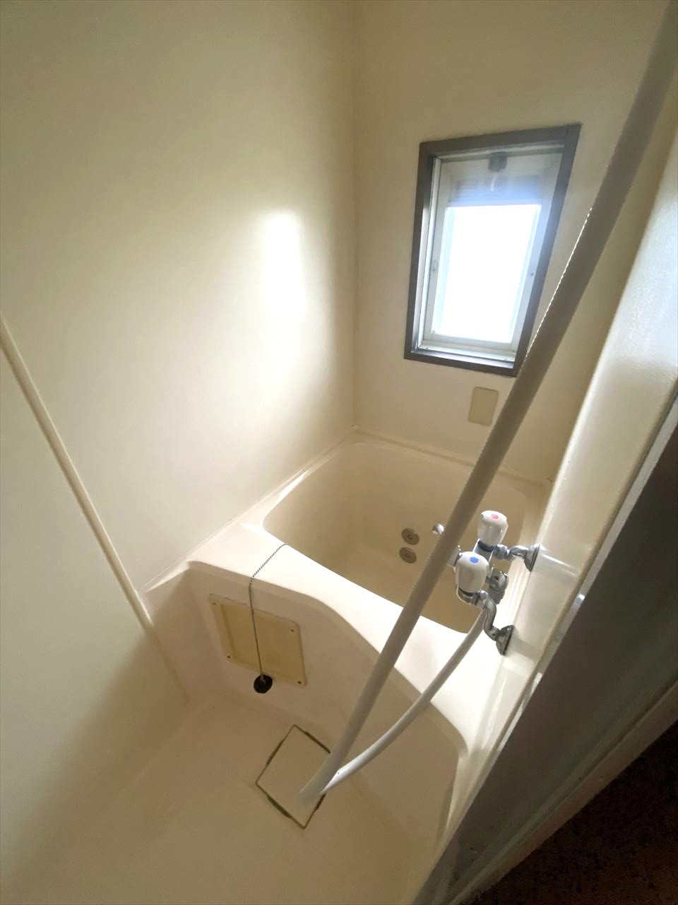 学のまどいの浴室