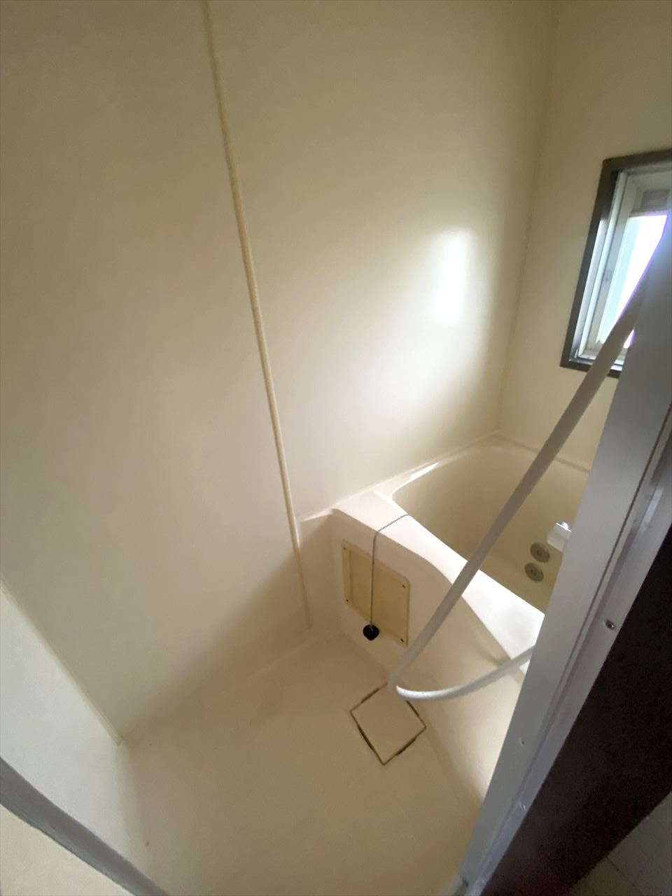 学のまどいの浴室