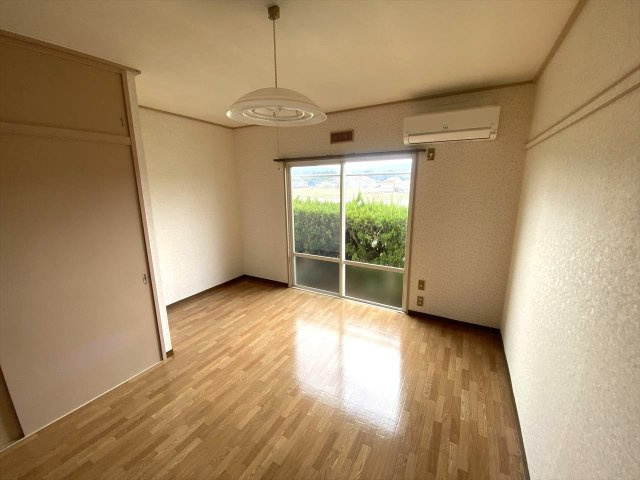 学のまどいの洋室