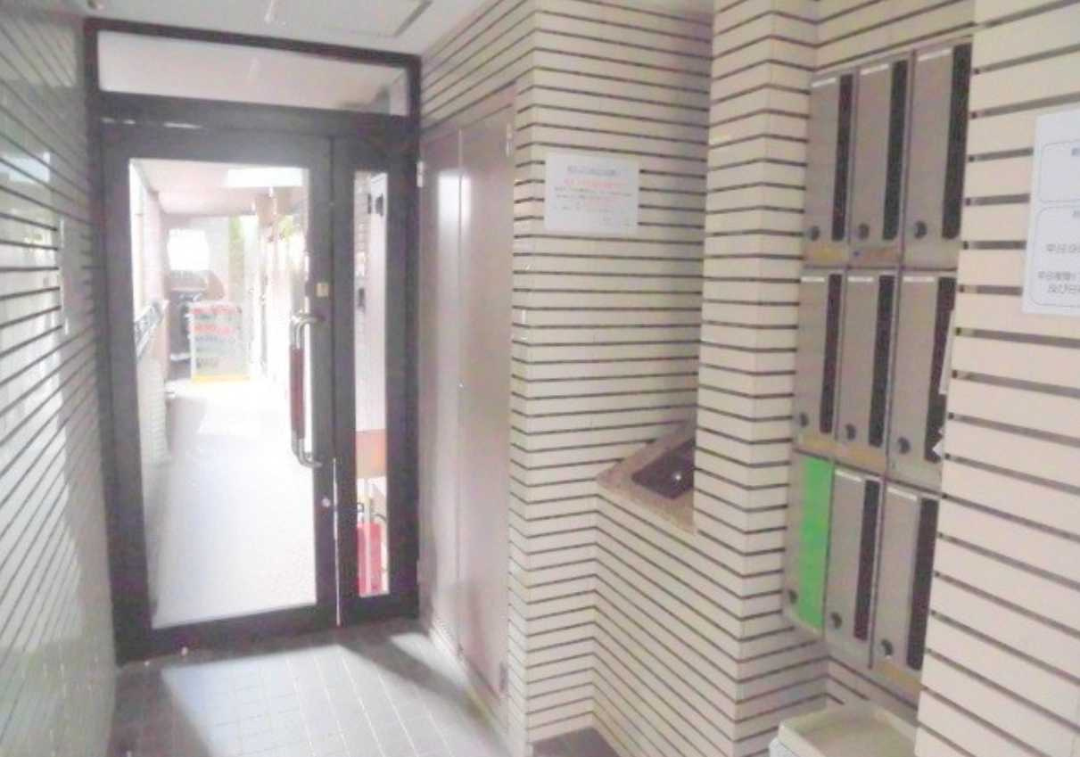パティオ三茶　駅近　室内洗濯機置き場　オートロックのその他共用部分