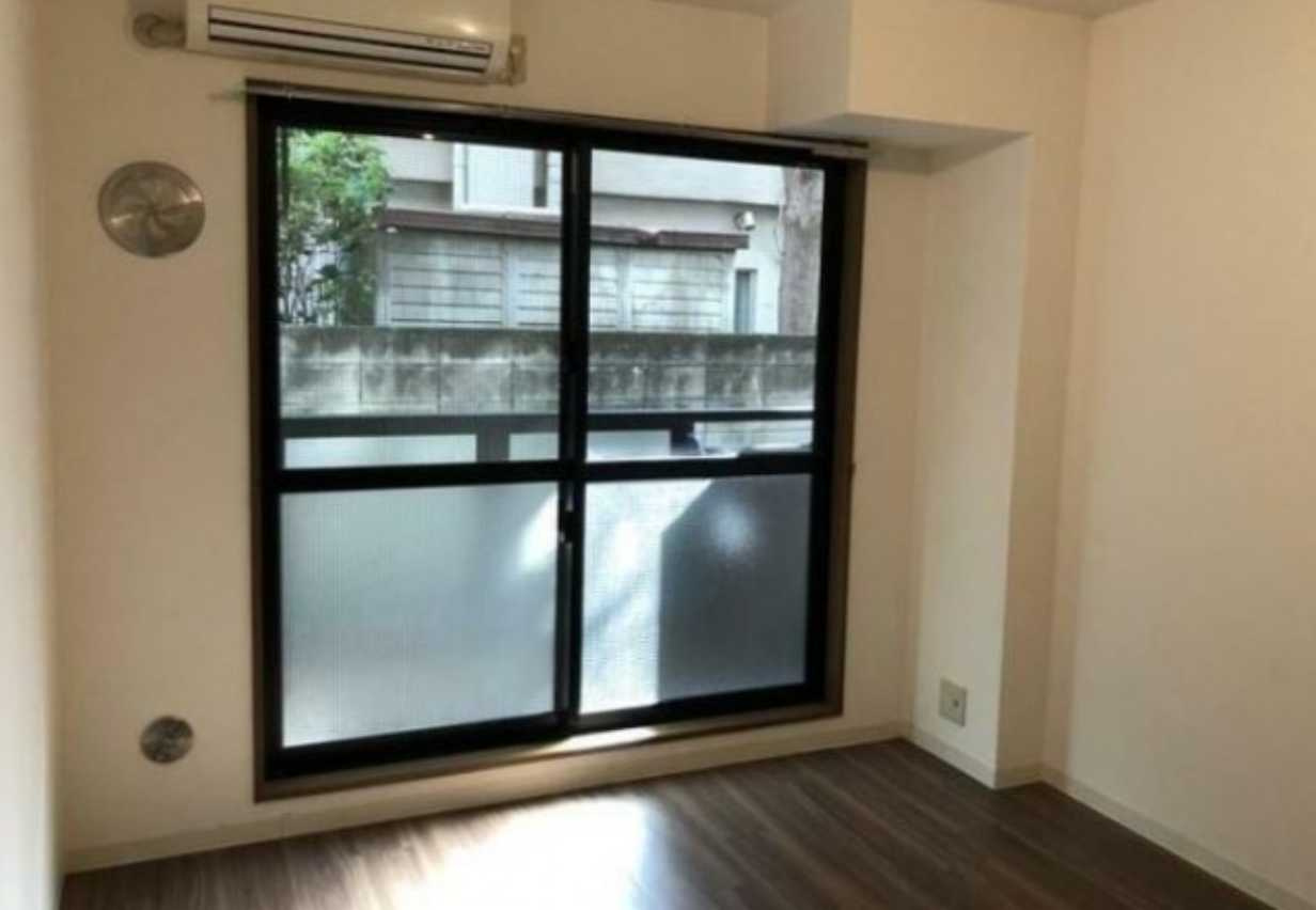 パティオ三茶　駅近　室内洗濯機置き場　オートロックの居間・リビング