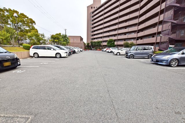 尼崎久々知ハウスの駐車場|駐車場月額料金：10000円
※空き状況は要確認