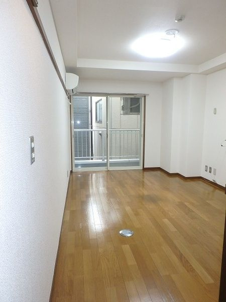 イーフラットの居間・リビング