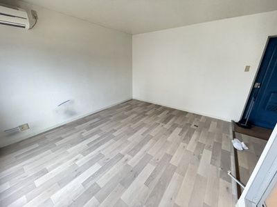 【寝室】 | マンションタカヤマ | 広くて明るい寝室