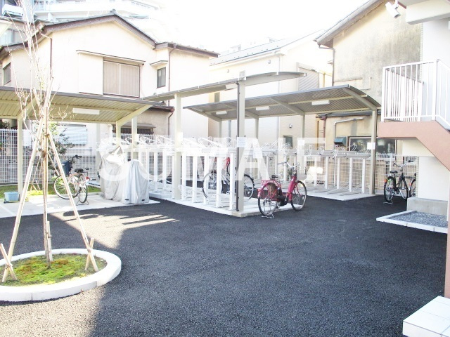 ユリカロゼAZEST川口のその他共用部分|置場広々屋根付き駐輪場