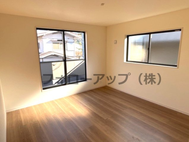 リーブルガーデン 枚方市渚東町4期の洋室|明るい洋室です