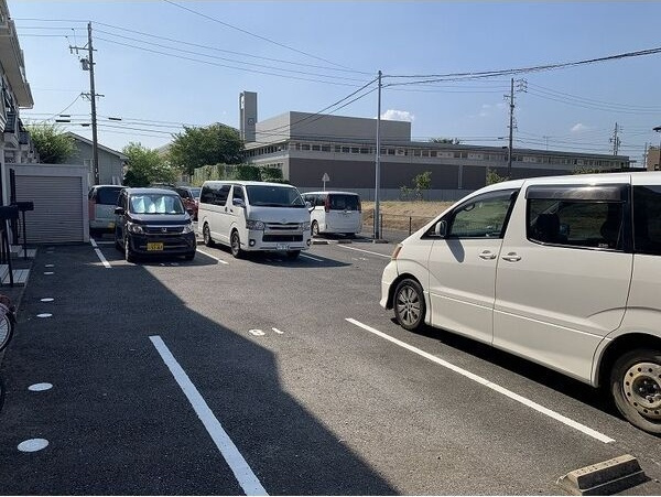 ボナールハイムBの駐車場