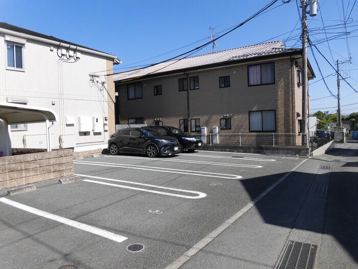 クラールの駐車場