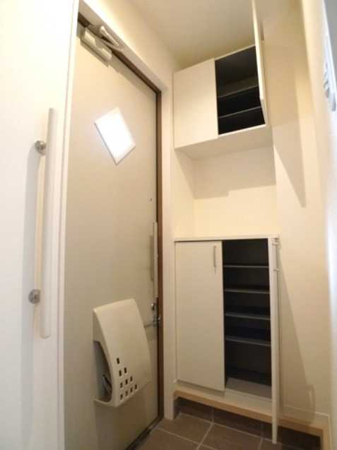 JeuneForet　全室エアコン　南西角部屋　南向きの玄関