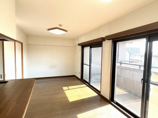 【居間・リビング】 | ライオンズマンション加美正覚寺 | 【LDK：約13.8帖】