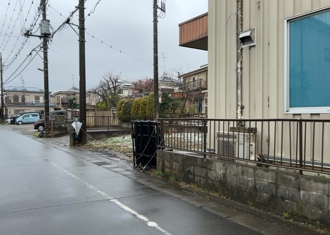 【外観】 | 土地購入を検討されている場合、境界杭がない状態で購入してしまうと境界確定測量をする必要があり、費用がかかります。購入の前に、売主、隣土地所有者立ち合いのもと境界を確定し境界杭を設置するのがベストです。