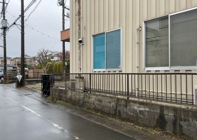 【外観】 | 家を建てる前提で土地を探している場合、地盤の丈夫さは譲れない条件の一つです。地盤が脆弱だと追加工事が必要となります。また、過去に地盤沈下や液状化現象を起こした土地は、できるだけ避けた方がいいでしょう。