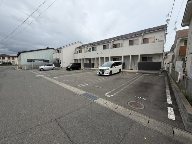 Estees（エスティーズ）の駐車場