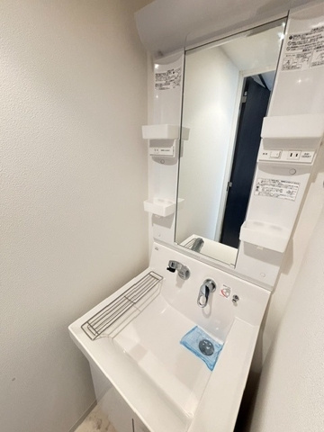新品家具付きマンション日本橋馬喰町14A(KaGood東京)の独立洗面台
