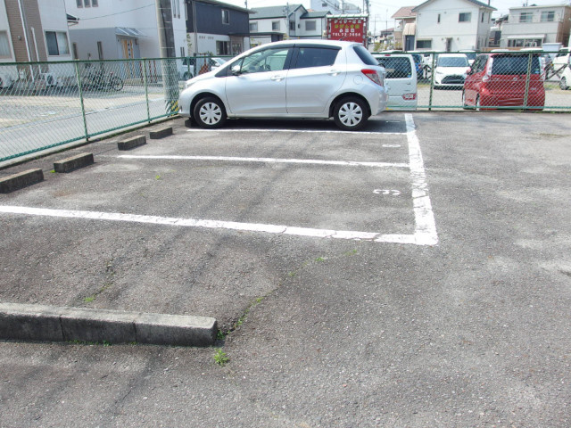 ピュア小豆坂の駐車場