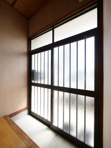 福富西槙野様貸家6号の玄関