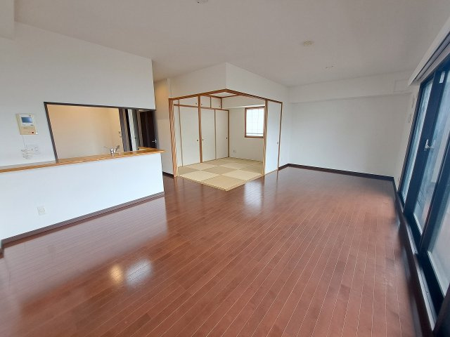 エレガンス甲子園の居間・リビング