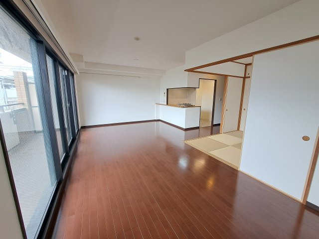エレガンス甲子園の居間・リビング
