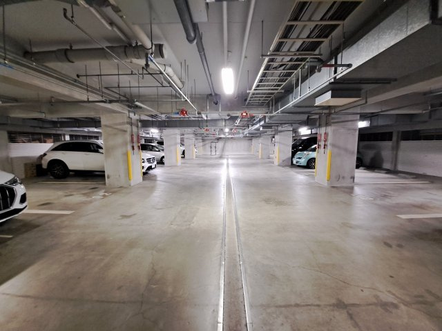 エレガンス甲子園の駐車場