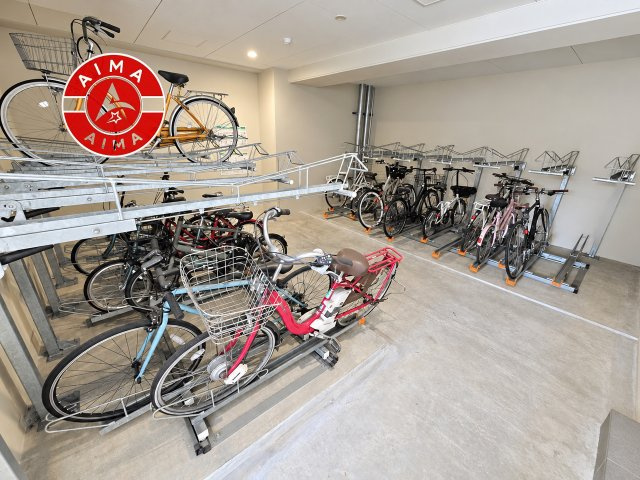 オープンレジデンシア高宮アベニュー201の駐輪場|屋根付きの駐輪場で、自転車を雨から守れます。