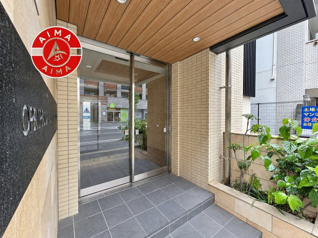 オープンレジデンシア高宮アベニュー201|住まいの第一印象を彩る、きれいに整備されたエントランスです。