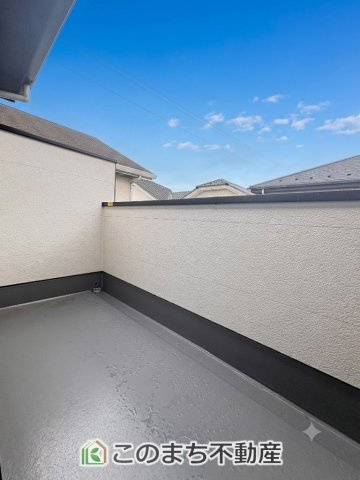 リガーレ小山市城北15期のバルコニー|南向きの大型バルコニーは陽当り良好で、たっぷりのお洗濯物もよく乾きます！
さらにインナーバルコニーなので雨の日でも安心してお出かけできますね♪
