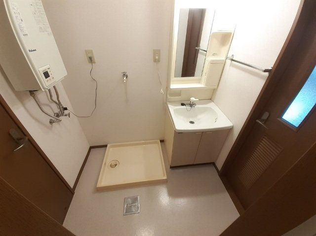 フオレスタの洗面所|脱衣スペースもあります