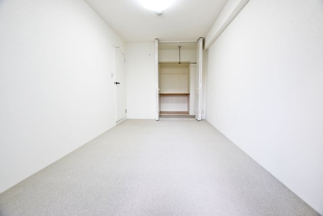グランドヒル西宮高座台マンションA棟の収納|-洋室6.8帖-
満足のいく収納スペース付き。