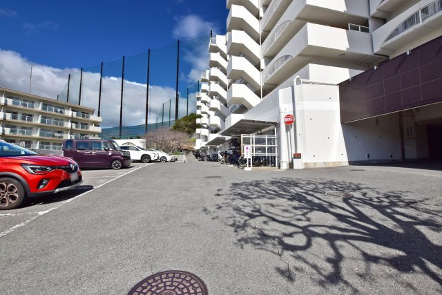グランドヒル西宮高座台マンションA棟の駐車場|駐車場月額料金：13000円
※空き状況は要確認