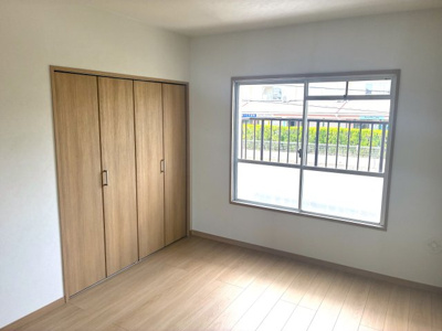 【洋室】 | ■専任物件■茨木市山手台３丁目　中古テラスハウス | ■全居室にクローゼットがついています。