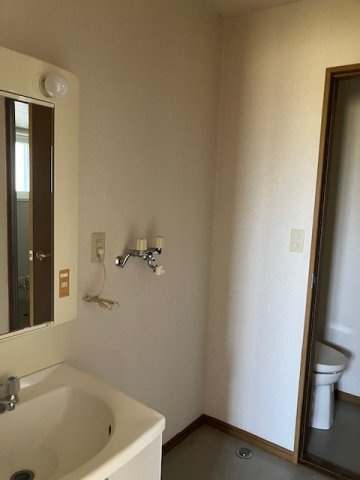 キャニオン十和田B棟の洗面所|ゆったりとスペースのある洗面所