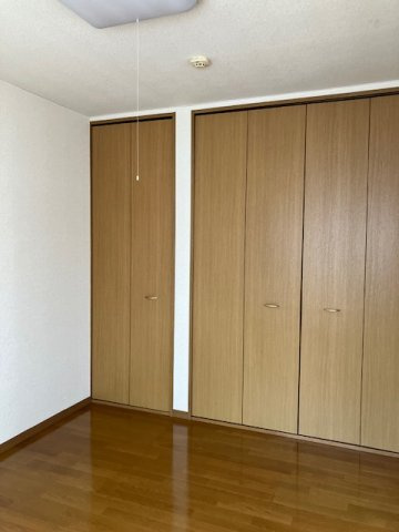 キャニオン十和田B棟の洋室|明るい洋室です