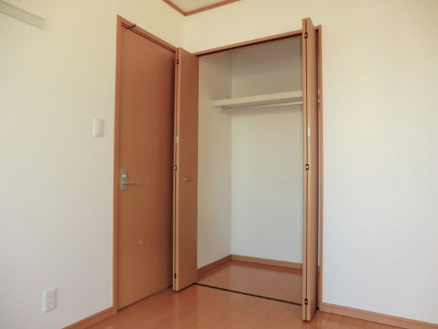 ソレイユ・駒場の収納|★洋室６．７帖側の収納・クローゼットタイプ★