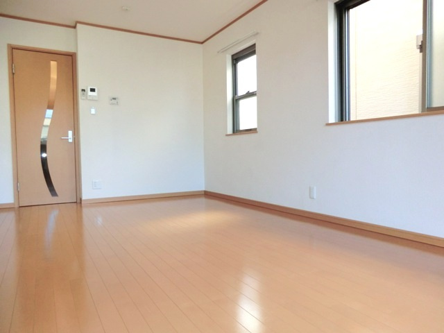 ソレイユ・駒場の内装|★２面採光のリビング・ダイニングです★