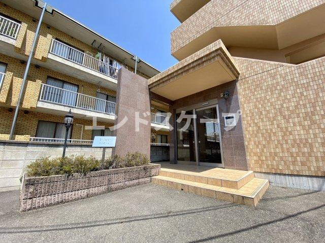 フィオーレのエントランス|高崎、前橋エリアのお部屋探しはエンドスケープまで！お客様の理想お聞かせ下さい♪
