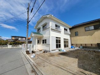 【外観】 | 中央市西花輪 内外装一新 中古戸建 角地 駅歩く10分 車2 | 建物リフォーム完了済み　随時ご見学可能です。