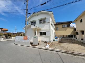 【外観】 | 中央市西花輪 内外装一新 中古戸建 角地 駅歩く10分 車2 | 外壁・屋根も塗り替え済み