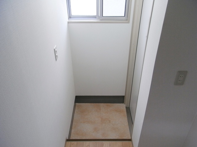 スエヒロマンションの玄関
