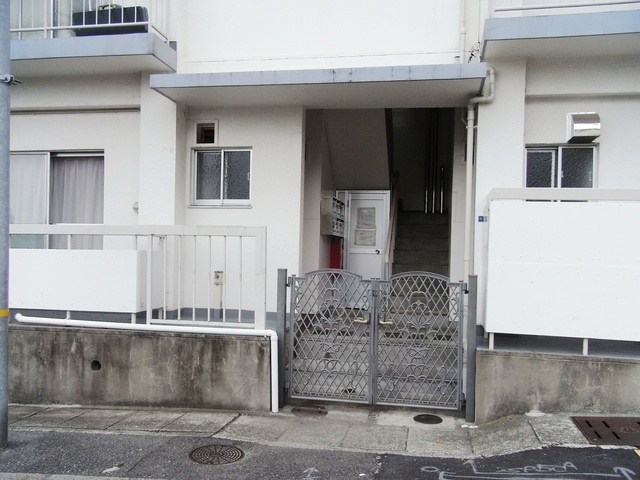 スエヒロマンションのエントランス