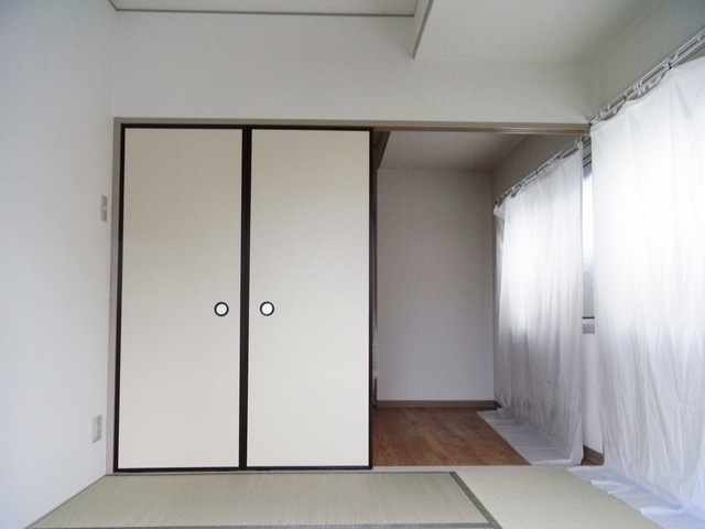 スエヒロマンションの居間・リビング