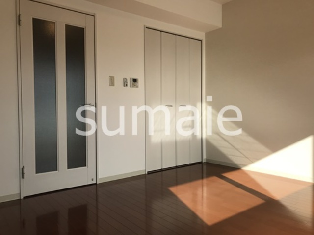 Aco　Mansionsの居間・リビング|8帖の洋室です。