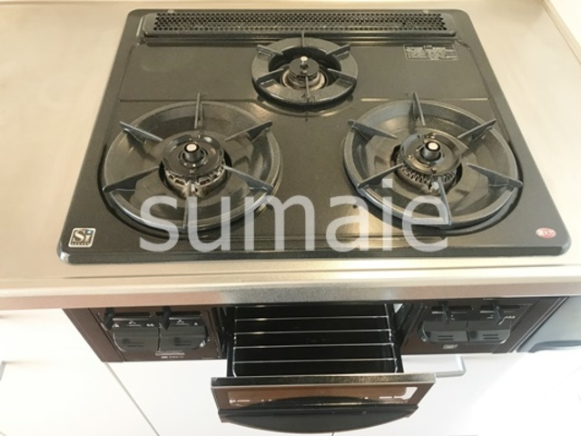 Aco　Mansionsのキッチン|グリル付き三口コンロです、。