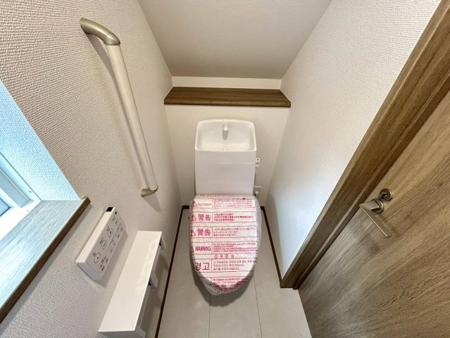 ハートフルタウン　一宮市萩原町戸苅7番　全1区画分譲のトイレ|超表面平滑加工とイオンパワーの「セフィオンテクト」加工で、汚れが付きにくく落ちやすい仕様です。