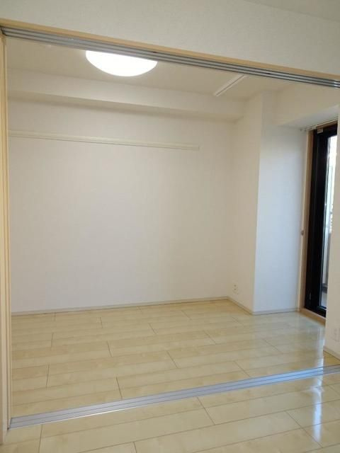 ローヤルマンションの寝室