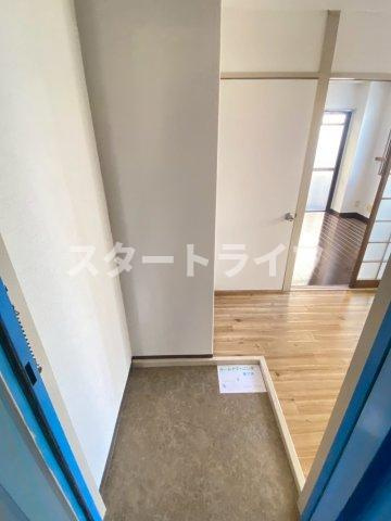 大阪市淀川区新高４丁目の賃貸マンションの玄関