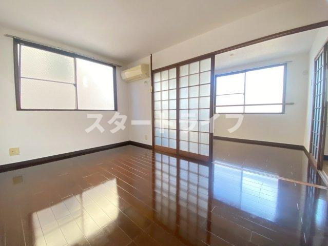 大阪市淀川区新高４丁目の賃貸マンションの居間・リビング