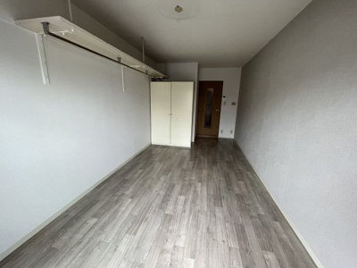 【寝室】 | なかはなマンション | 広くて明るい寝室