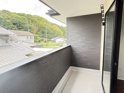 【バルコニー】 | 新築　よかタウン船穂町船穂　全2棟 | 雨の日の洗濯も安心なインナーバルコニー